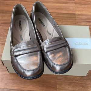 Clarks women’s Ashland lily pewter metallic slide on shoe, 7